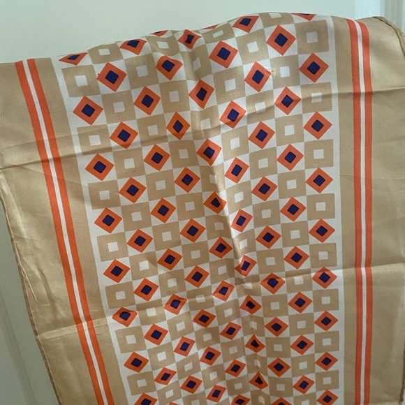VINTAGE SILK SCARF - Picture 2 of 4